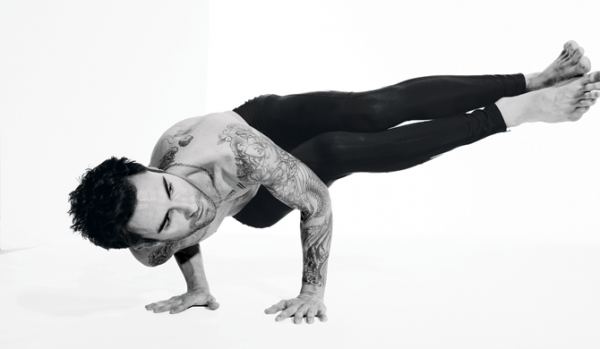 Adam-Levine-yoga